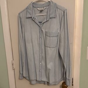 Old Navy Women’s Light Blue Denim Shirt
